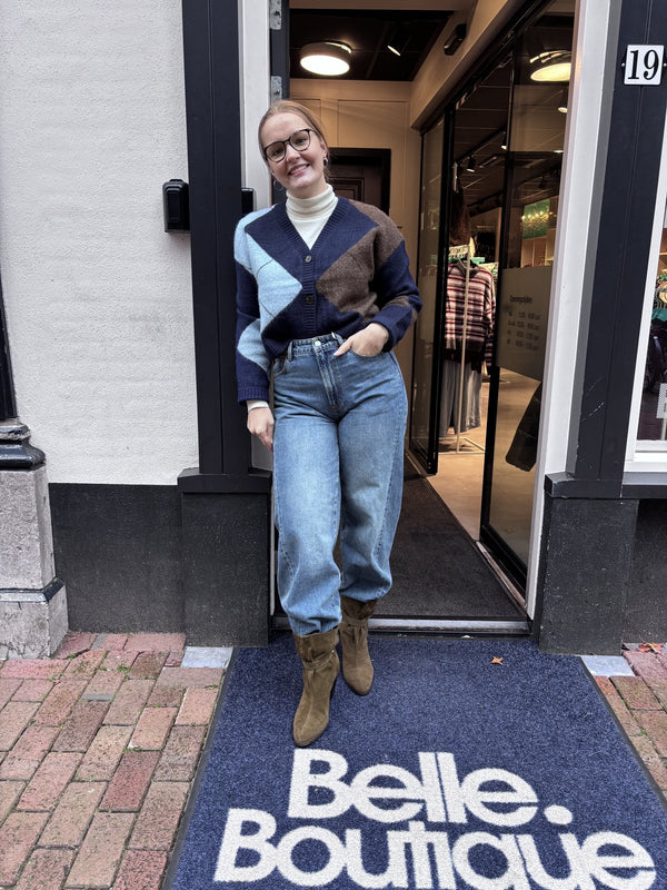 Myrthe's Look – Barrel jeans & argyle vest