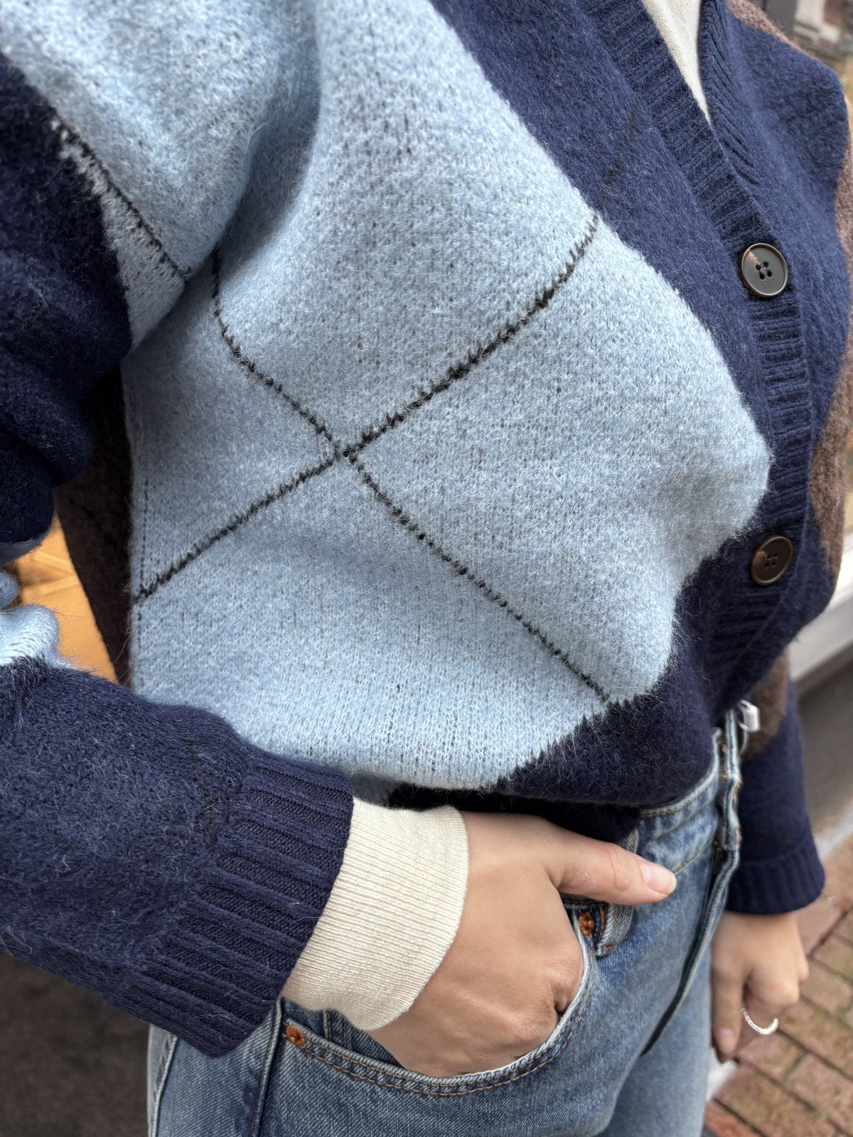 Myrthe's Look – Barrel jeans & argyle vest