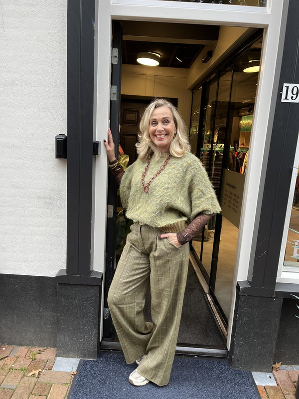 Simone's Look – Groen truitje & bruine kant