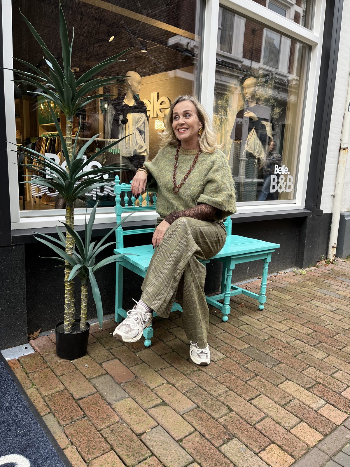 Simone's Look – Groen truitje & bruine kant