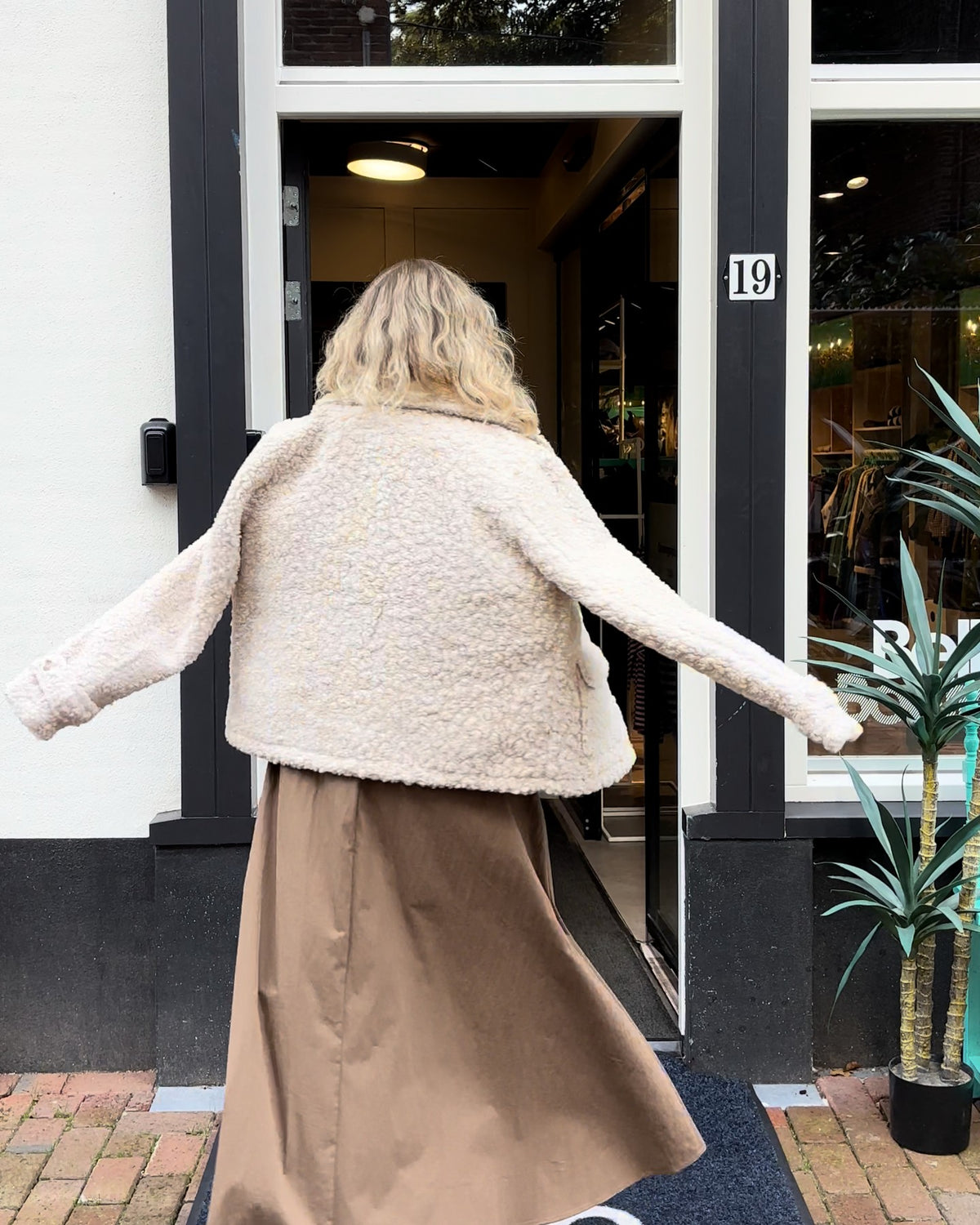 Simone's Look – Teddy, navy & camel
